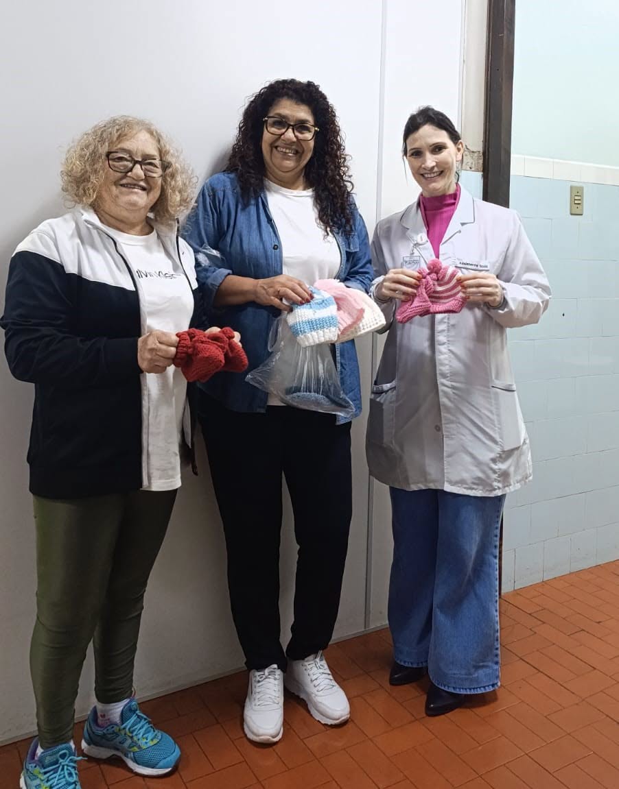 Voluntárias doam peças de tricô para bebês internados no HRSP - Foto Hospital Regional São Paulo