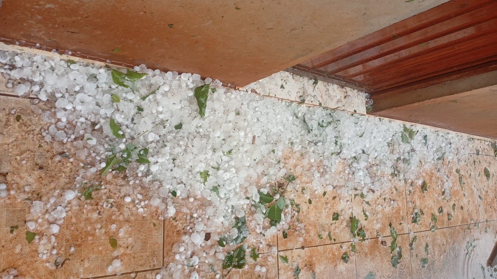 Granizo e vendaval atingem diversos municípios do Oeste