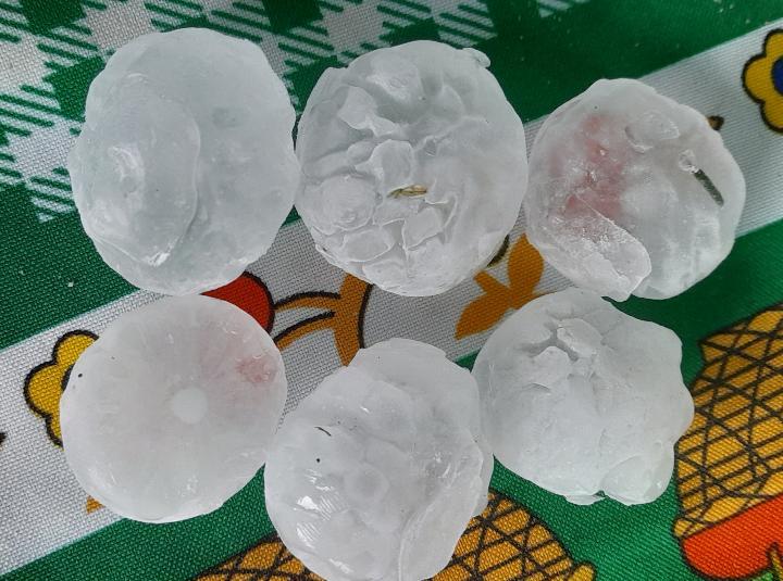 Granizo danifica mais de 40 casas e São Domingos decreta situação de emergência
