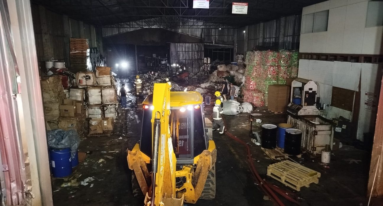 Incêndio atinge indústria em São Lourenço do Oeste