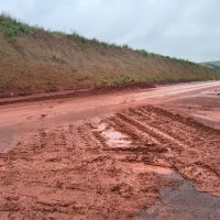 Barro na SC-156 preocupa e gera apelo por solução em São Domingos