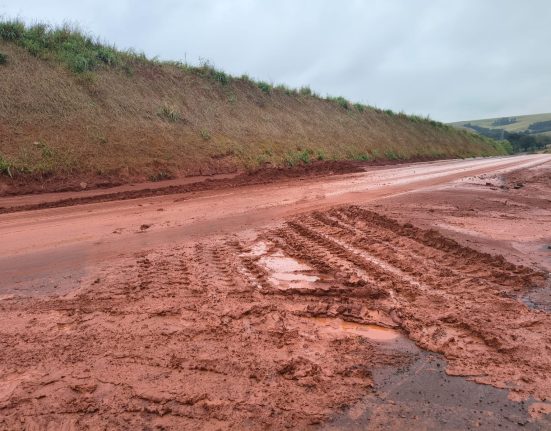 Barro na SC-156 preocupa e gera apelo por solução em São Domingos