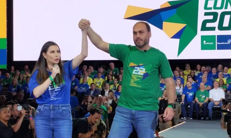 Carol De Toni e Carlos Bolsonaro, candidatos do PL ao Senado por Santa Catarina — Foto: Jean Laurindo/NSC