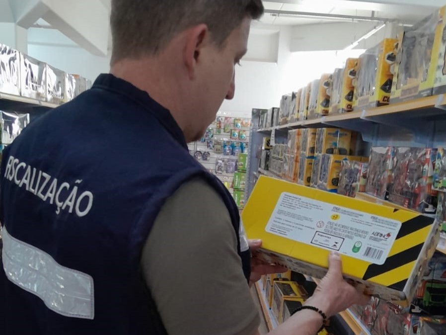 Selo do Inmetro em embalagem de brinquedo – Foto Divulgação Imetro-SC