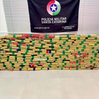 Drogas estavam no porta-malas do carro - Foto PMRv