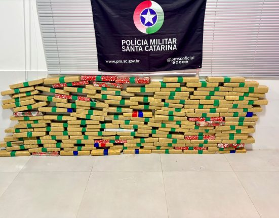 Drogas estavam no porta-malas do carro - Foto PMRv