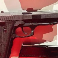 Pistola 9 mm e munições foram apreendidas durante ocorrência em Xaxim - Foto PMSC