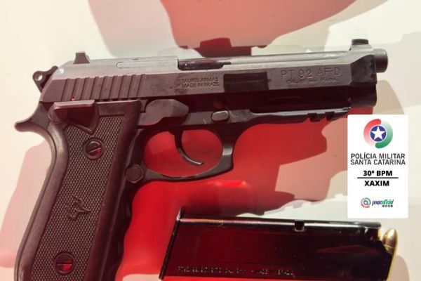 Pistola 9 mm e munições foram apreendidas durante ocorrência em Xaxim - Foto PMSC
