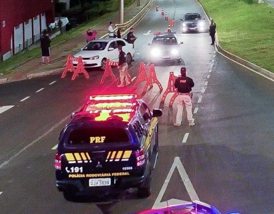 PRF reforça fiscalização durante o feriado - Foto: PRF SC