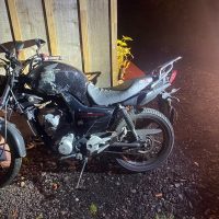 Queda de moto deixou duas pessoas feridas na noite deste sábado - Foto Corpo de Bombeiros