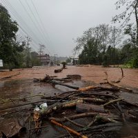 A chuva intensa provocou danos em estradas, pontes e bueiros em Santiago do Sul - Fotos Prefeitura de Santiago do Sul