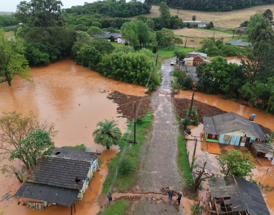 Chuvas provocam alagamentos em cinco municípios do Oeste de SC