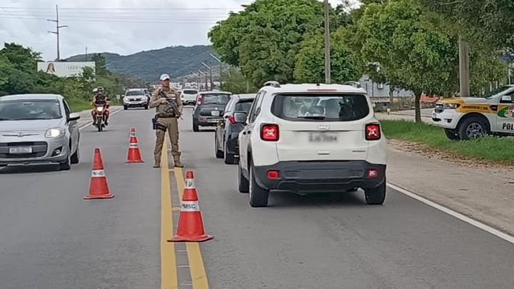 Operação registrou 57 acidentes, 48 feridos e quatro mortes nas rodovias estaduais catarinenses - Fotos Polícia Militar de Santa Catarina