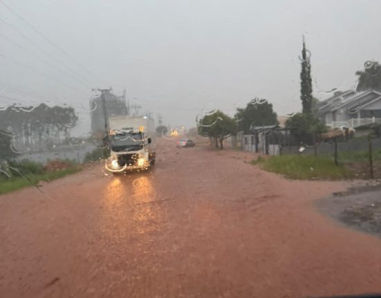 Chuva de 90 mm em 30 minutos causa danos em Ipuaçu