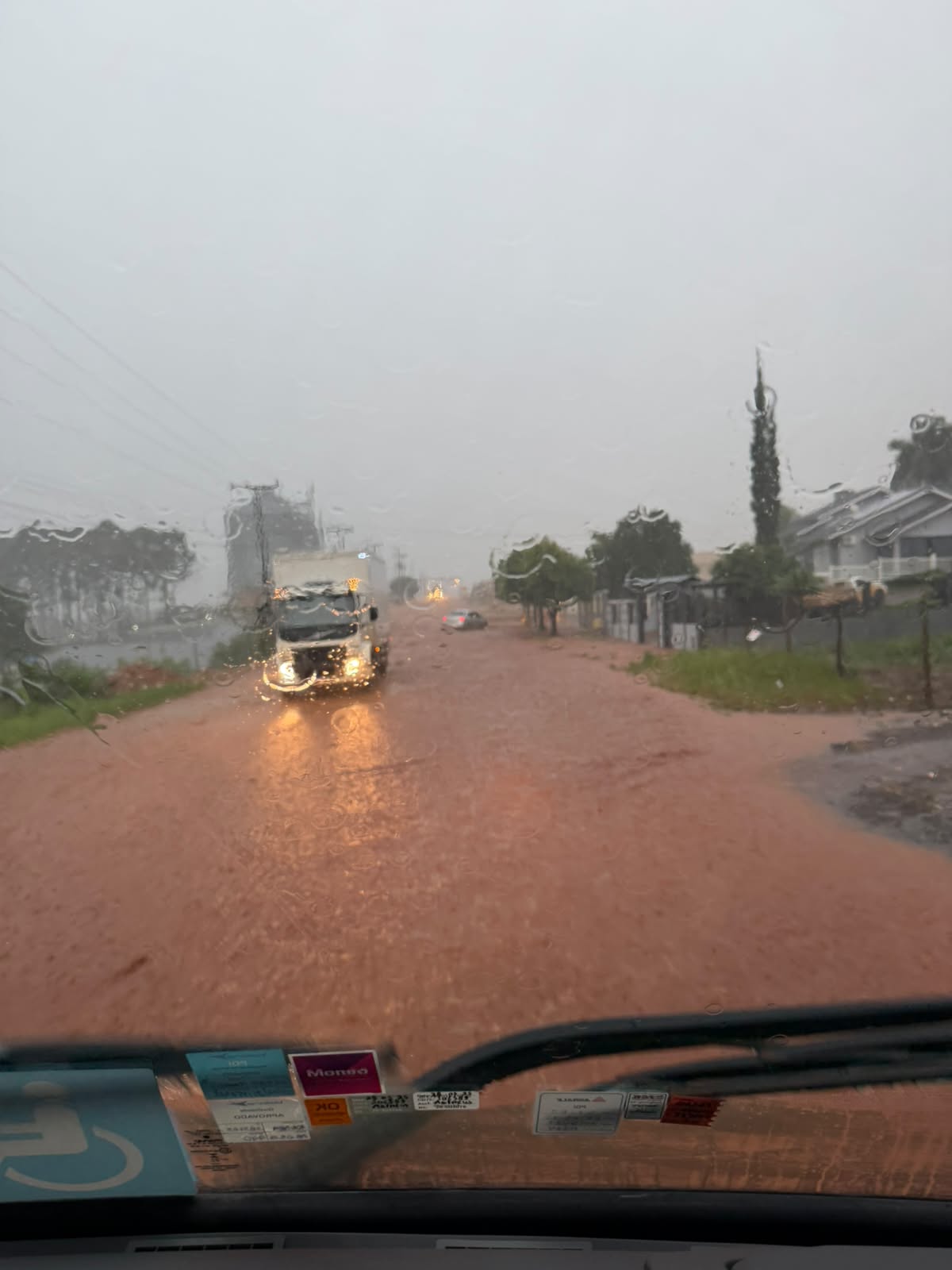 Chuva de 90 mm em 30 minutos causa danos em Ipuaçu