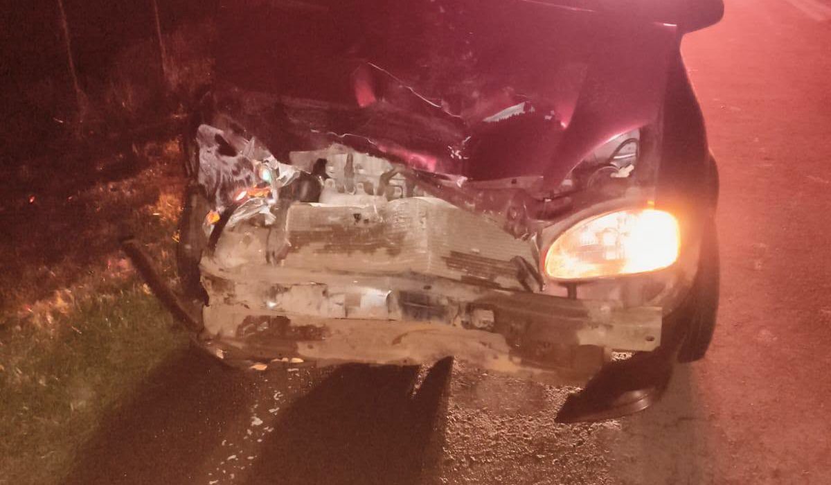 Colisão traseira entre dois carros mobilizou os bombeiros na SC-305 - Fotos CBMSC