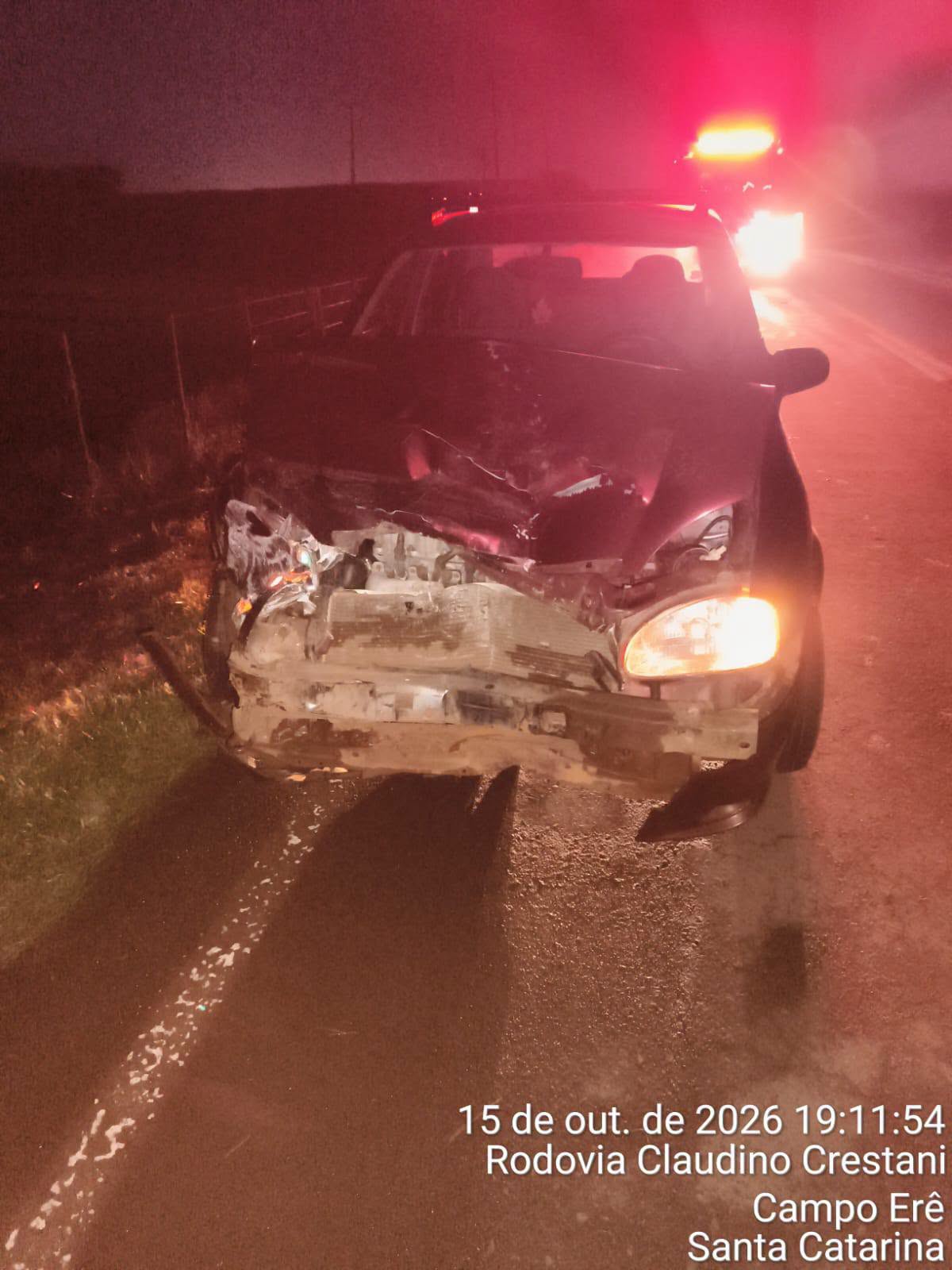 Colisão traseira entre dois carros mobilizou os bombeiros na SC-305 - Fotos CBMSC