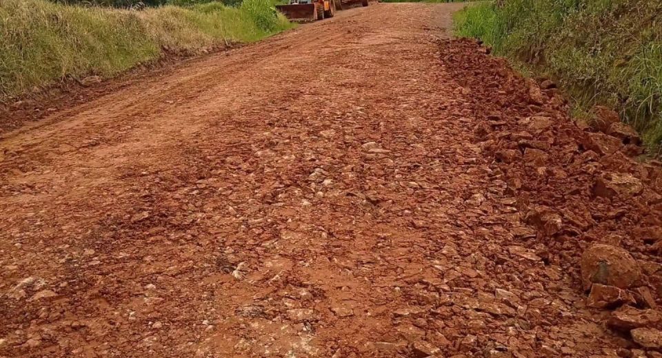 A recuperação das estradas do interior de São Domingos segue intensificada após as fortes chuvas - Fotos Prefeitura de São Domingos