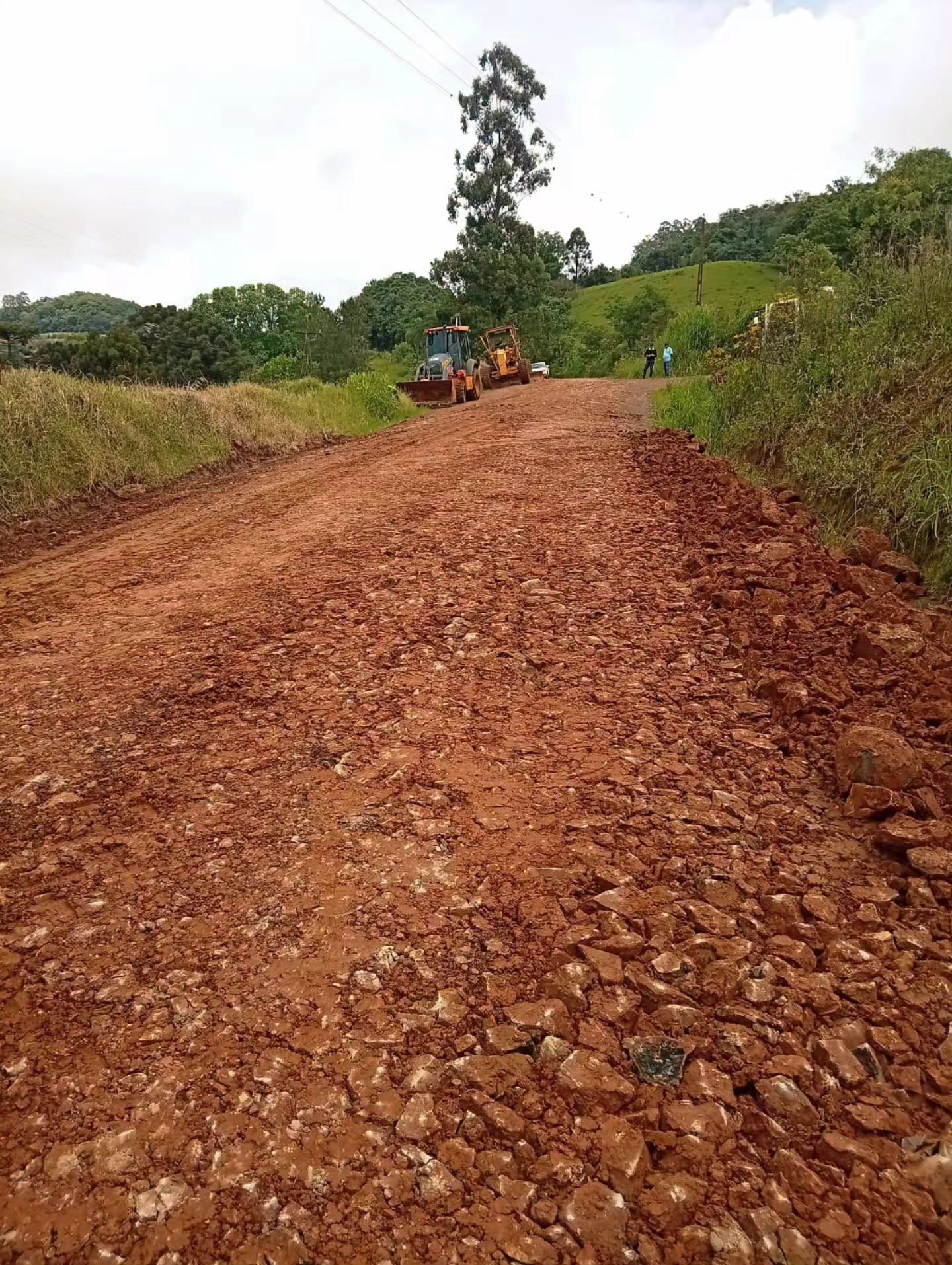A recuperação das estradas do interior de São Domingos segue intensificada após as fortes chuvas - Fotos Prefeitura de São Domingos