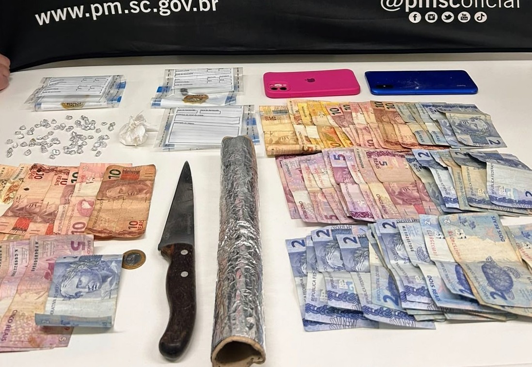 Drogas e materiais apreendidos pela PM durante ação em Xanxerê - Foto Polícia Militar