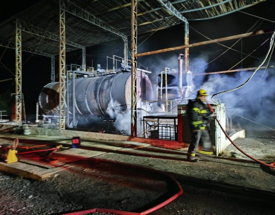 Incêndio atinge caldeira de usina de asfalto em Cordilheira Alta