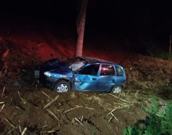 Motorista fica ferido após capotamento em Faxinal dos Guedes