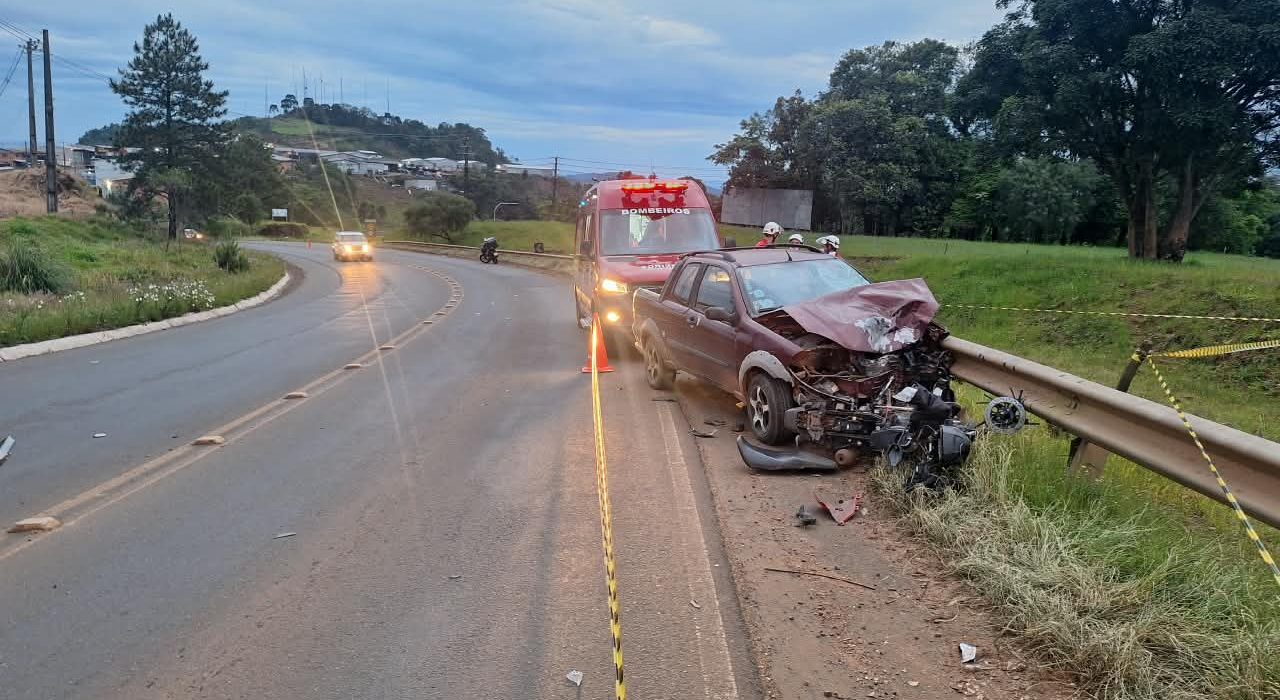 Jovem de 25 anos morreu no local do acidente - Fotos PMRv