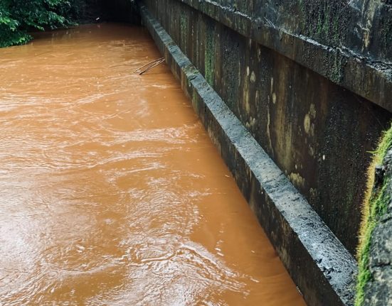 Rio estabiliza após chuva de quase 40 mm em São Domingos