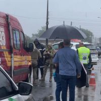 Homem invade creche com faca e morre após intervenção policial - Fotos Divulgação Atual FM e Portal Olho no Lance Xaxim