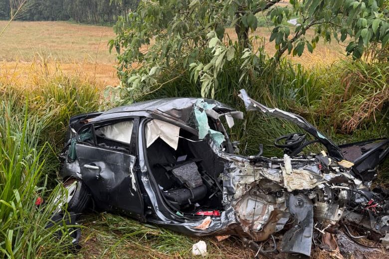 Colisão entre carro e carreta deixa dois feridos na SC-158