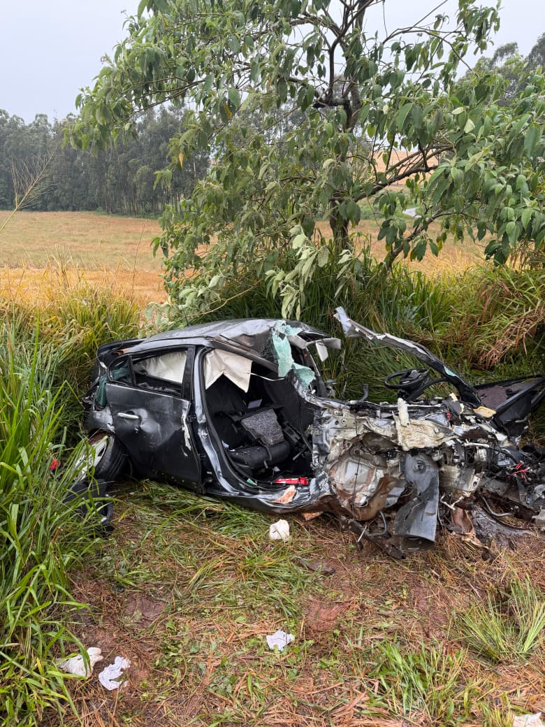 Colisão entre carro e carreta deixa dois feridos na SC-158