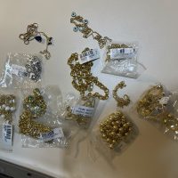 Brincos, anéis, pulseiras e gargantilhas estavam entre as joias - Fotos Polícia Civil