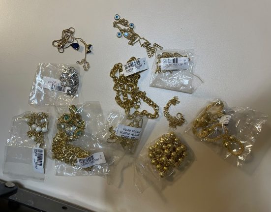 Brincos, anéis, pulseiras e gargantilhas estavam entre as joias - Fotos Polícia Civil