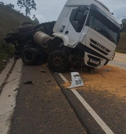 Caminhoneiro fica ferido após acidente na SC-350, em Vargeão