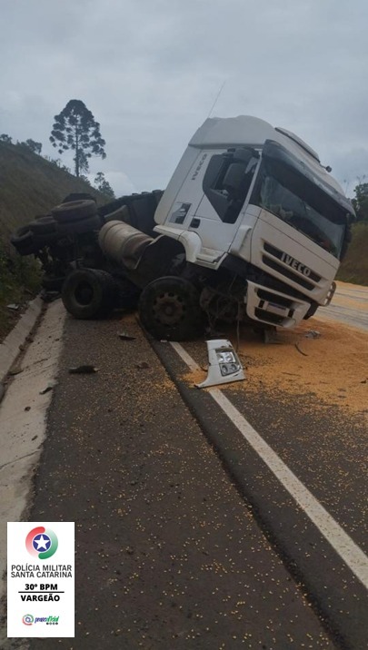Caminhoneiro fica ferido após acidente na SC-350, em Vargeão