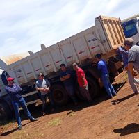 Lideranças e moradores da Terra Indígena Xapecó reivindicam melhorias nas estradas da comunidade, em Ipuaçu - Fotos Liderança da Terra Indígena Xapecó 