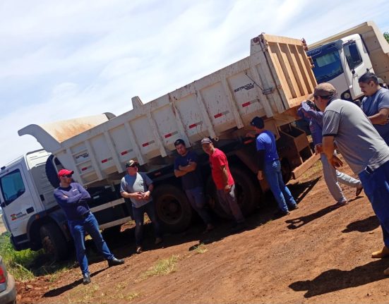 Lideranças e moradores da Terra Indígena Xapecó reivindicam melhorias nas estradas da comunidade, em Ipuaçu - Fotos Liderança da Terra Indígena Xapecó 