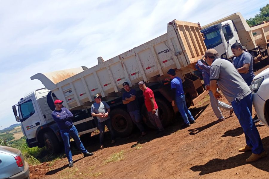 Lideranças e moradores da Terra Indígena Xapecó reivindicam melhorias nas estradas da comunidade, em Ipuaçu - Fotos Liderança da Terra Indígena Xapecó 