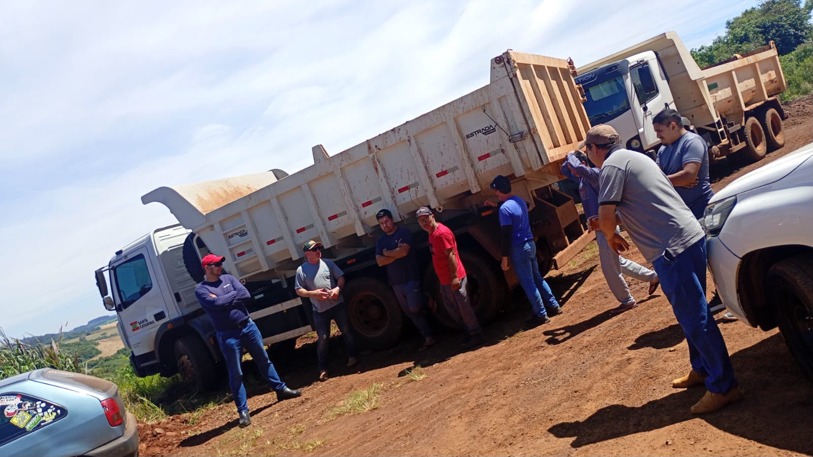 Lideranças e moradores da Terra Indígena Xapecó reivindicam melhorias nas estradas da comunidade, em Ipuaçu - Fotos Liderança da Terra Indígena Xapecó 